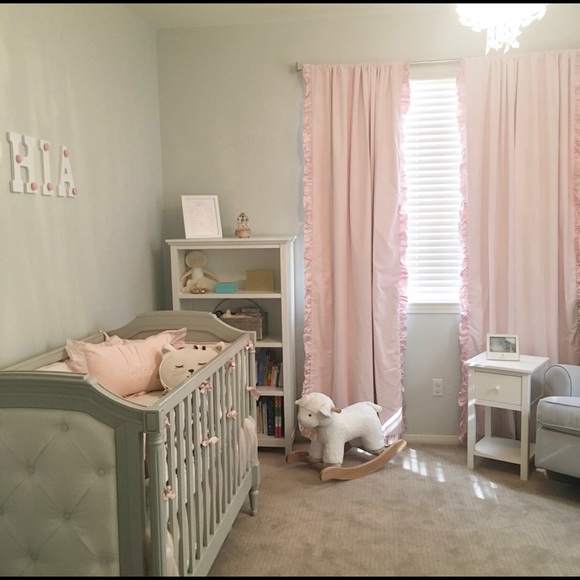 Pottery barn Blythe crib. - Picture 2 of 2